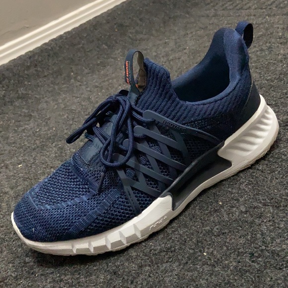 1 month worn Red tape shoes Very good condition - Picture 2 of 3